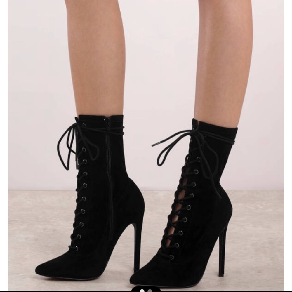 NWT Steve Madden lace up Booties